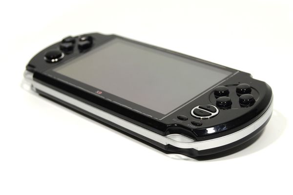 Игровая приставка, портативная (PSP X9, более 300 игр, встроенная камера, динамики, 8gb памяти)